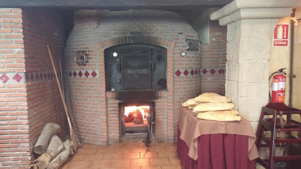 Hotel La Brasa Велес-де-Бенаудалья Экстерьер фото