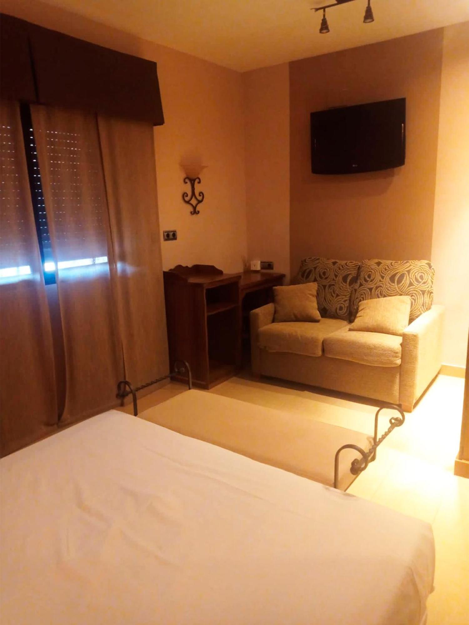 Hotel La Brasa Велес-де-Бенаудалья Экстерьер фото