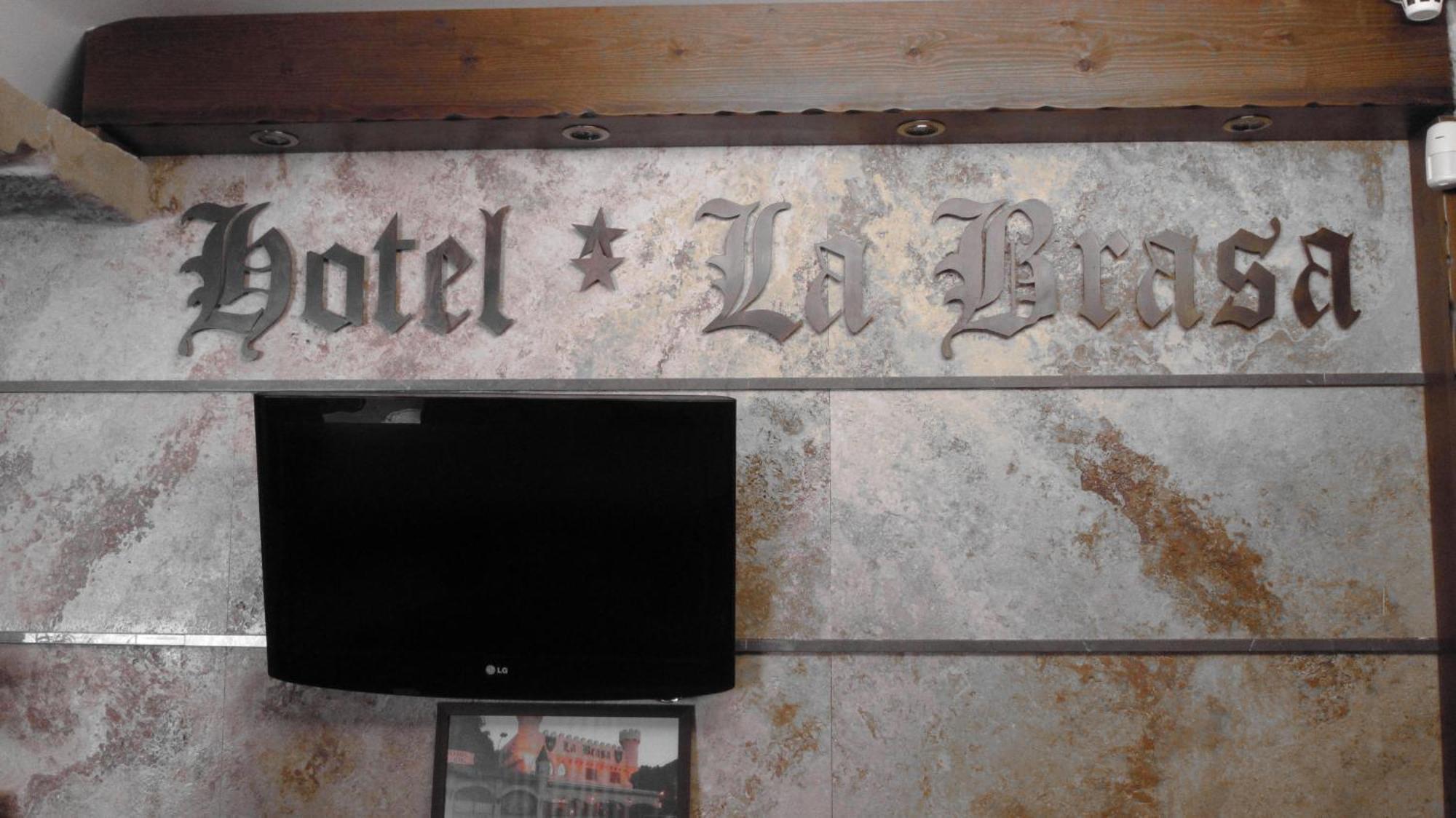 Hotel La Brasa Велес-де-Бенаудалья Экстерьер фото